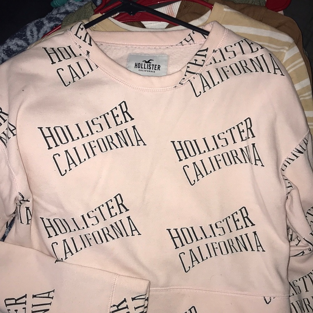 baby pink hollister crewneck long sleeve
